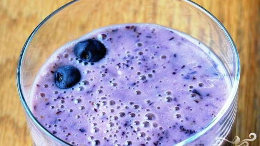 Рецепт бананова-черничного смузи