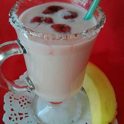 Рецепт Клубнично-бананового смузи с клетчаткой из семян льна