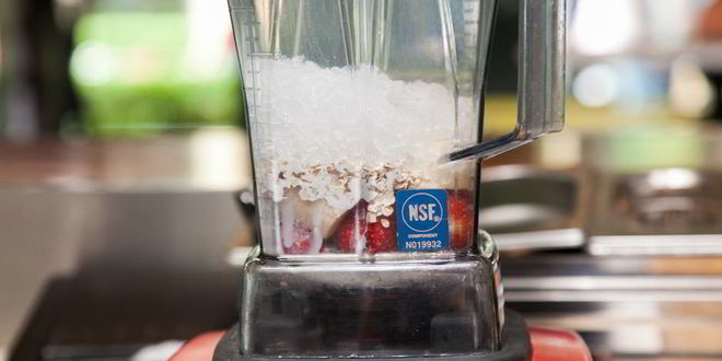 Рецепт клубничного смузи с овсянкой