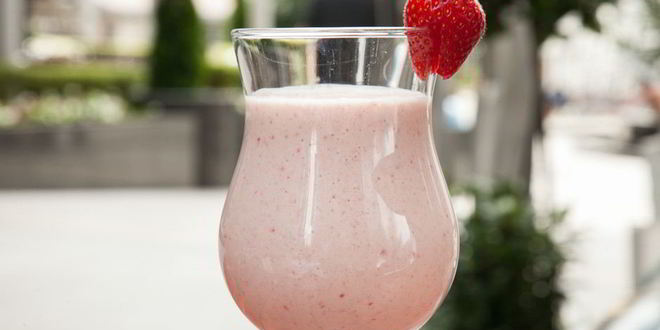 Рецепт клубничного смузи с овсянкой