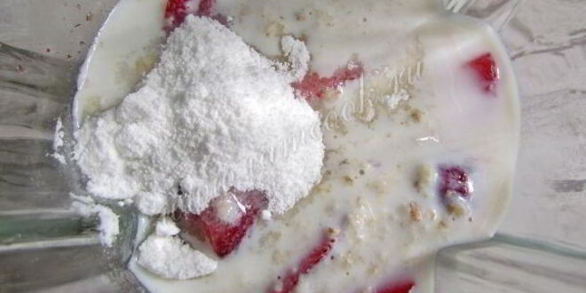 Рецепт клубничного смузи с овсяными хлопьями