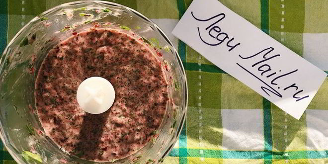 Рецепт смузей банан-финики-руккола