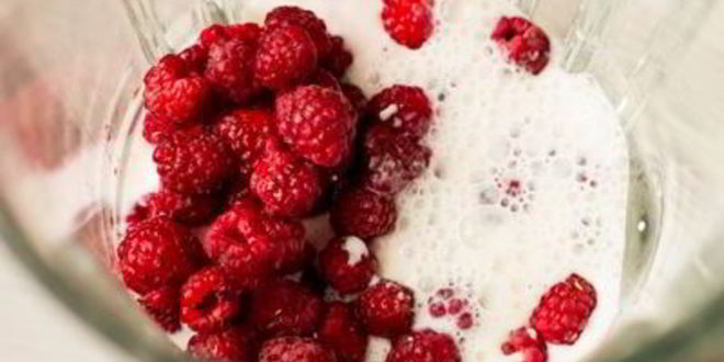 Рецепт смузей из малины и манго