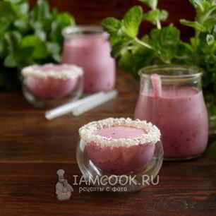 Рецепт Смузей с кокосовым молоком и черной смородиной