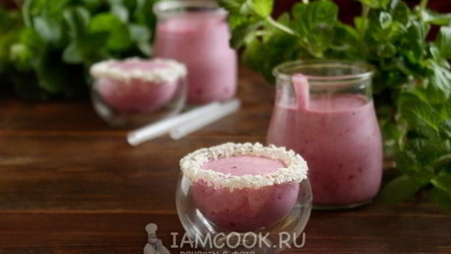 Рецепт смузей с кокосовым молоком и черной смородиной