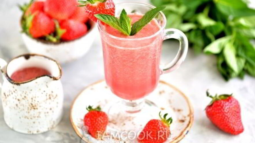 Рецепт смузей с кокосовым молоком и клубникой