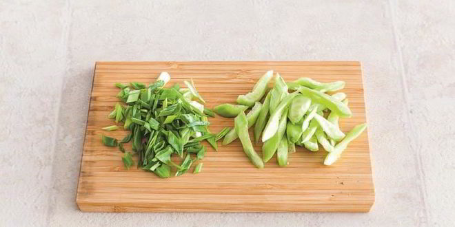 Рецепт азиатского салата из гречневой лапши и тофу