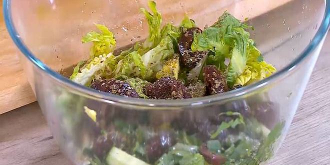 Рецепт греческого салата с жареным сулугуни