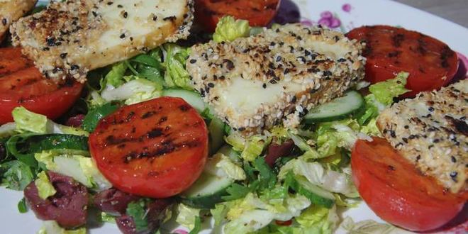 Рецепт греческого салата с жареным сулугуни