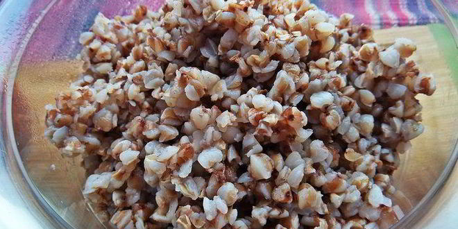 Рецепт гречневого салата с овощами и салями