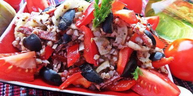 Рецепт гречневого салата с овощами и салями