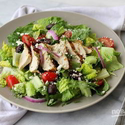 Рецепт Салата Греческого с жареной курицей