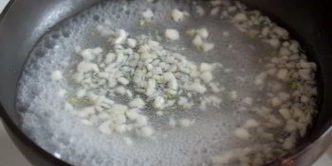 Рецепт салата с креветками и пастой в греческом стиле