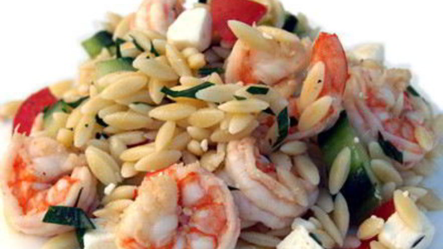 Рецепт салата с орзо и креветками в греческом стиле