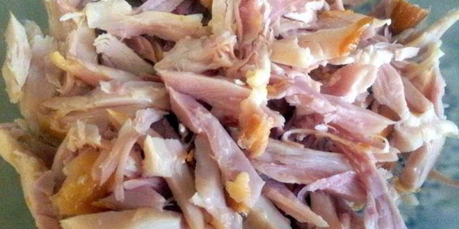 Рецепт итальянского салата с копченой курицей в сырной корзинке