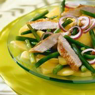 Рецепт Картофельно-фасолевого салат с кусочками индейки