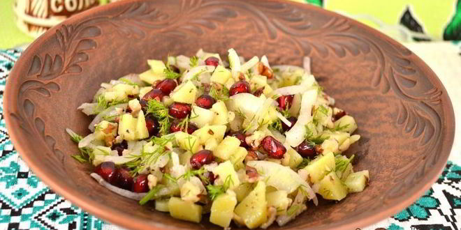 Рецепт картофельного салата с гранатом и грецкими орехами
