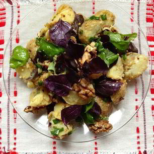 Рецепт Картофельного салата с грецким орехом и базиликом