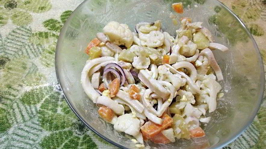 Рецепт картофельного салата с кальмарами