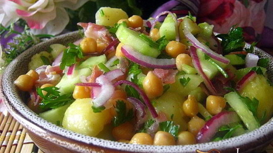 Рецепт картофельного салата с нутом и беконом