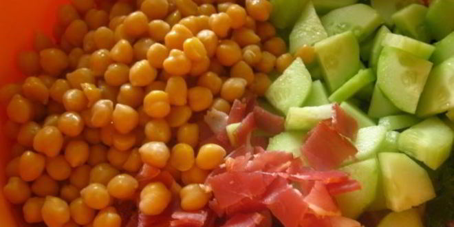 Рецепт картофельного салата с нутом и беконом