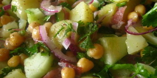 Рецепт картофельного салата с нутом и беконом