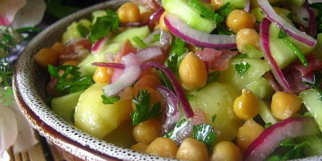 Рецепт картофельного салата с нутом и беконом