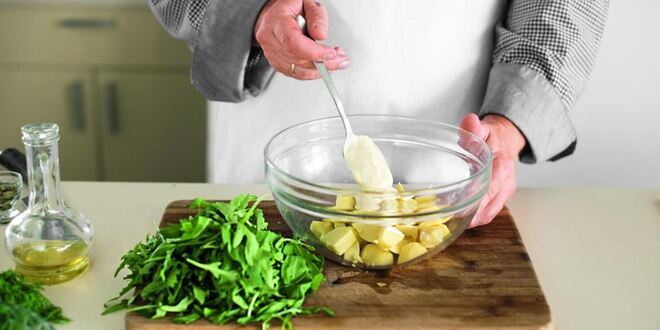 Рецепт картофельного салата с обожженным сашими из лосося