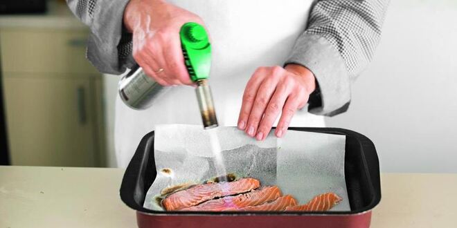 Рецепт картофельного салата с обожженным сашими из лосося