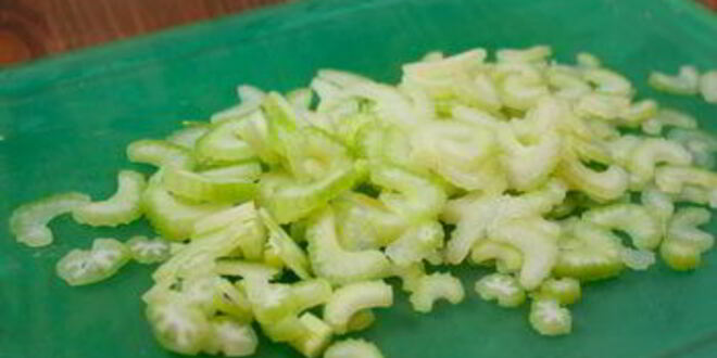 Рецепт картофельного салата с сельдереем