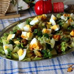 Рецепт Картофельного салата с яйцом и фаршированными оливками