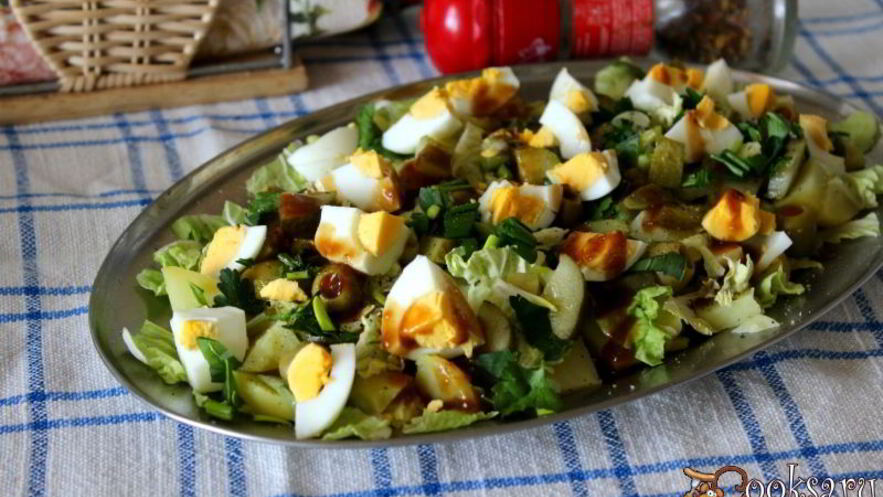 Рецепт картофельного салата с яйцом и фаршированными оливками