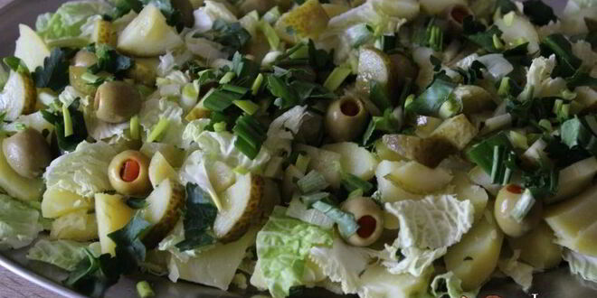 Рецепт картофельного салата с яйцом и фаршированными оливками