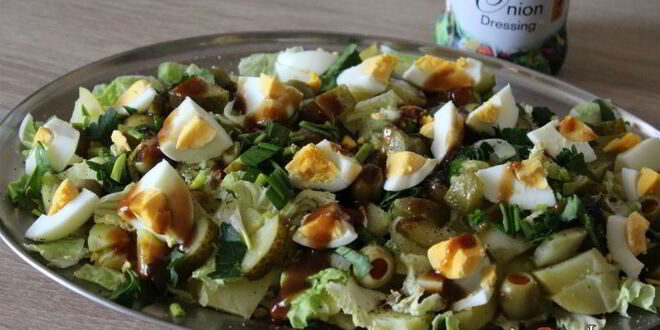 Рецепт картофельного салата с яйцом и фаршированными оливками