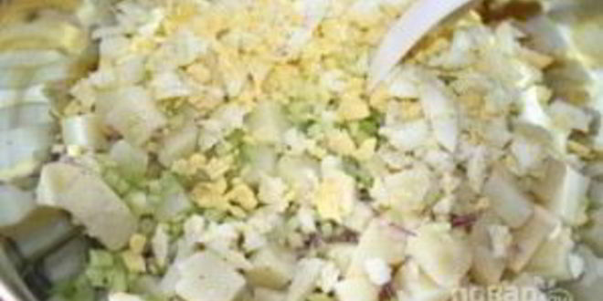 Рецепт картофельного салата с яйцом
