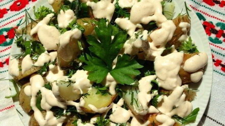 Рецепт картофельного салата с заправкой из феты