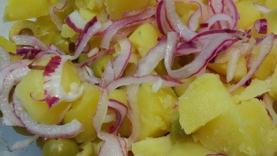 Рецепт салата из картофеля с оливками