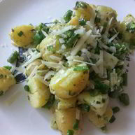 Рецепт Салата из молодого картофеля с песто, зеленой фасолью и кедровыми орешками