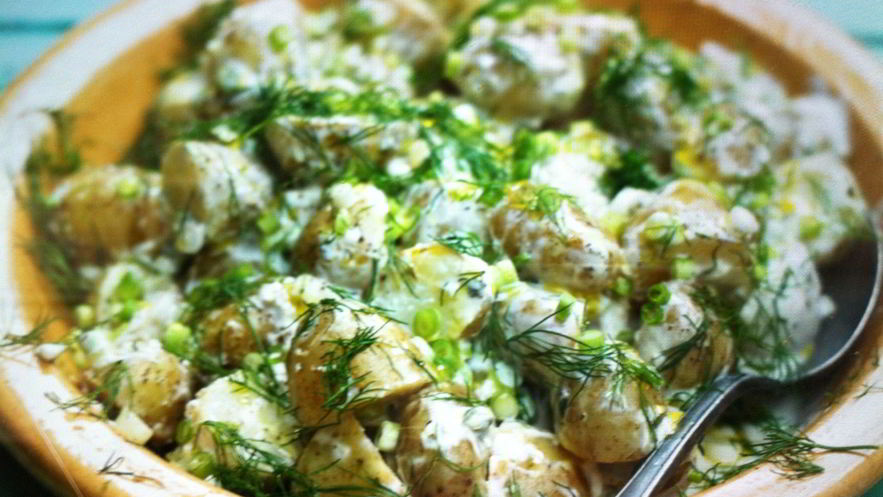 Рецепт салата из молодой картошки с укропной заправкой