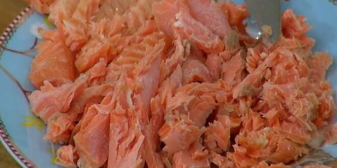 Рецепт салата с молодым картофелем, редисом и кижучем