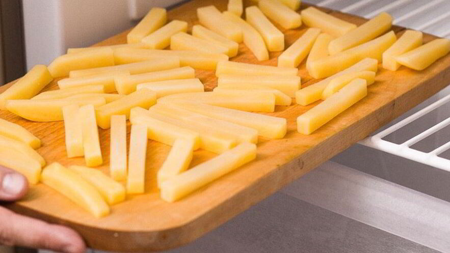 Рецепт салата с жареной картошкой