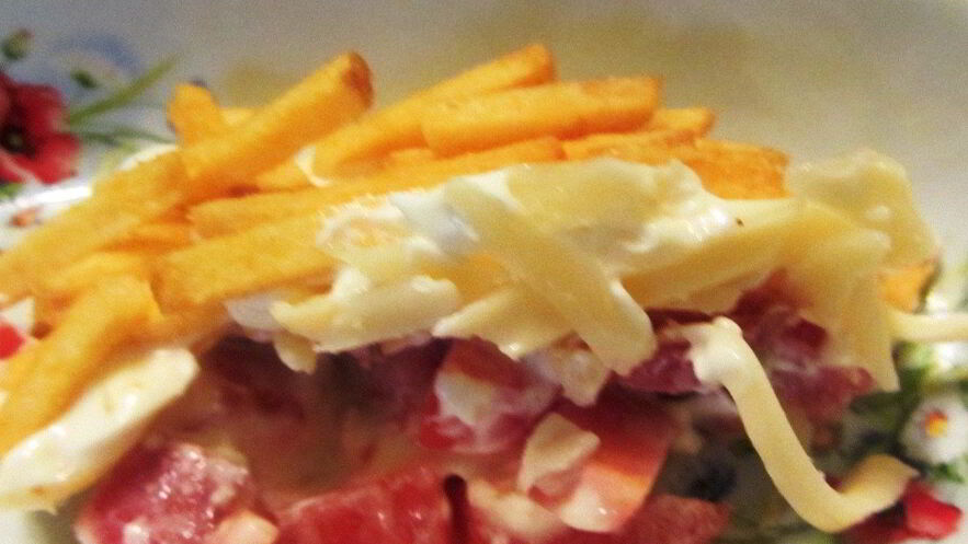 Рецепт салата с жареным картофелем