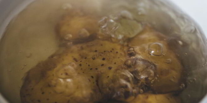 Рецепт теплого салата с молодым картофелем и хрустящим беконом