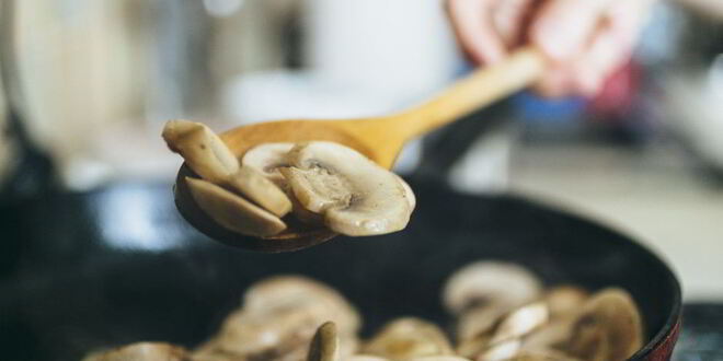 Рецепт теплого салата с молодым картофелем и хрустящим беконом