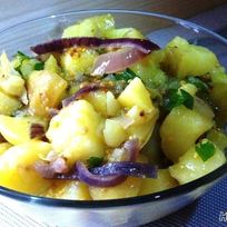 Теплый салат с молодым картофелем