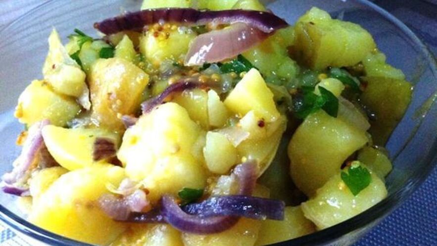 Рецепт теплого салата с молодым картофелем