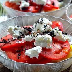 Рецепт Летнего салата с томатами и брынзой