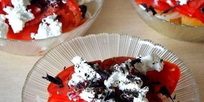 Рецепт летнего салата с томатами и брынзой