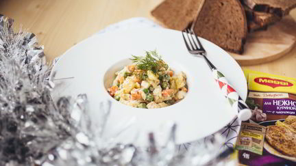 Рецепт Оливье с ароматной куриной грудкой
