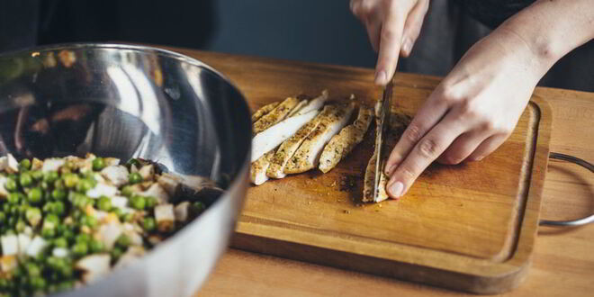 Рецепт оливье с ароматной куриной грудкой